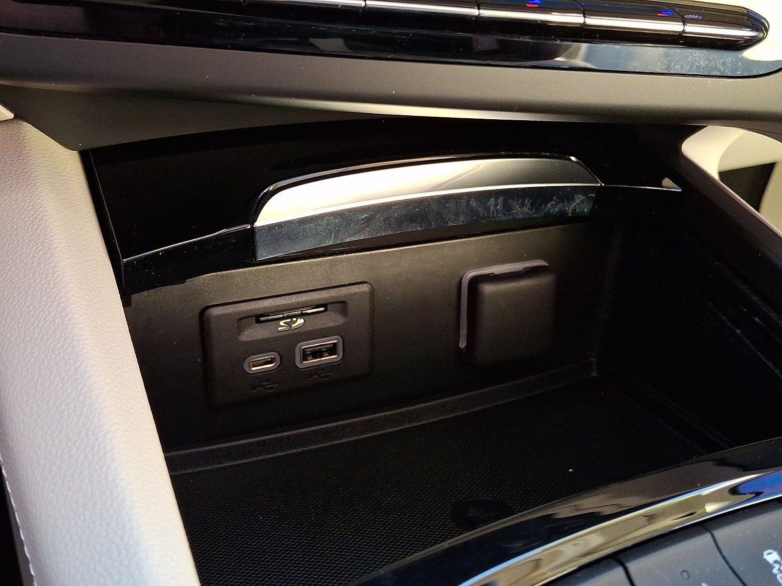 Certified 2023 Buick Envision Avenir AWD/4WD image 16