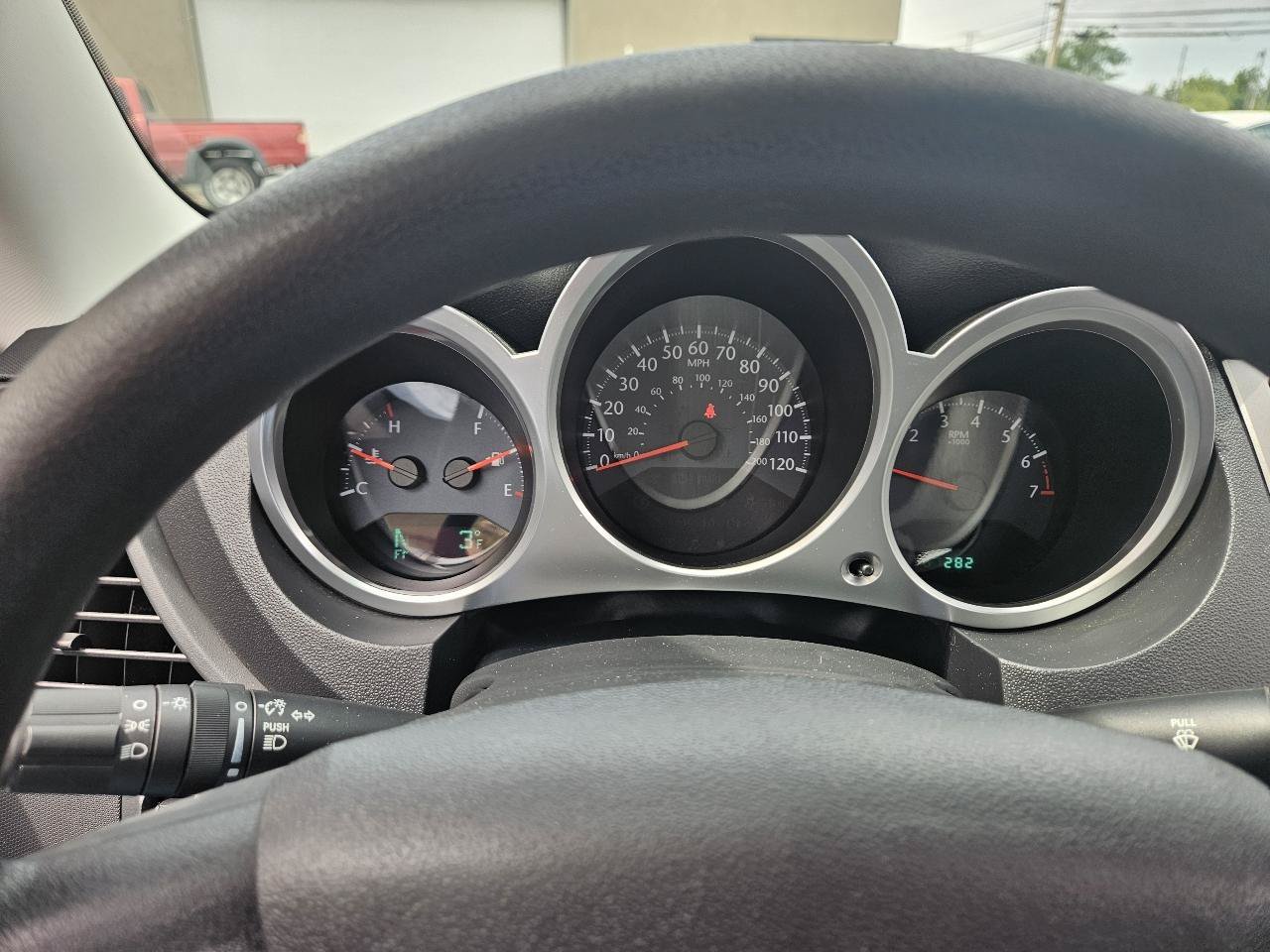 Used 2010 Chrysler Sebring Touring FWD image 20
