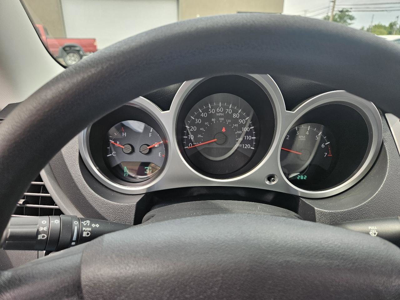 Used 2010 Chrysler Sebring Touring FWD image 20