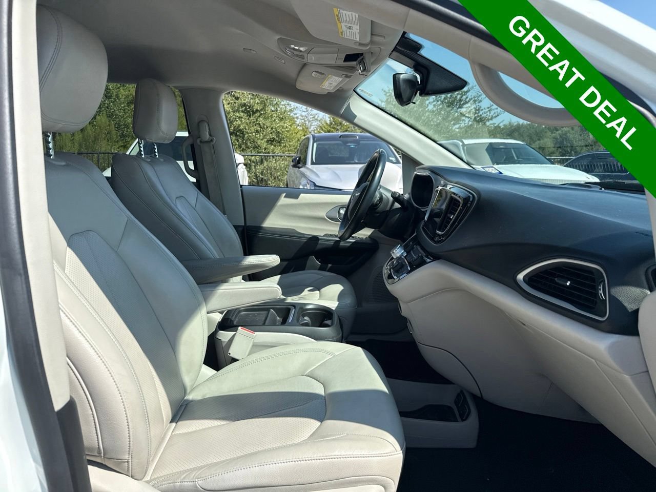 Used 2018 Chrysler Pacifica Touring-L FWD image 8