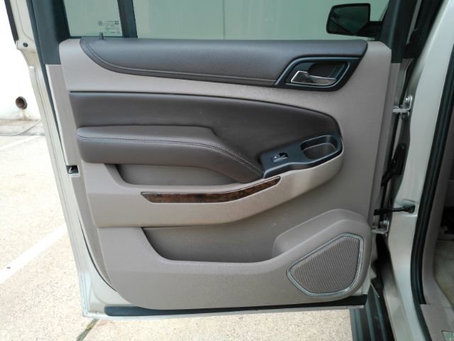 Used 2016 Chevrolet Suburban LT RWD image 16