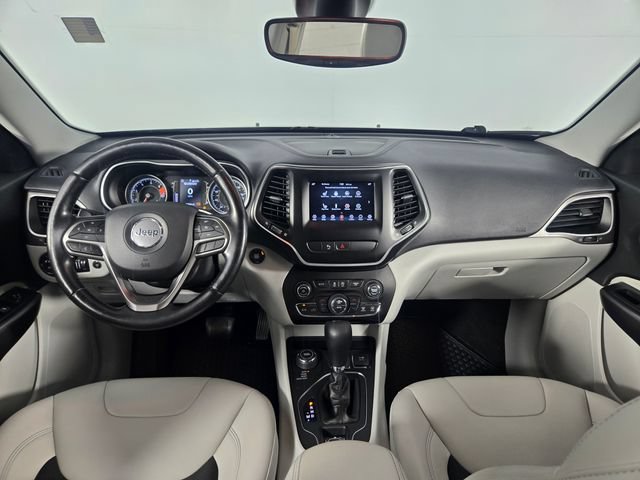 Used 2020 Jeep Cherokee Latitude Plus w/ Comfort/Convenience Group AWD/4WD image 26