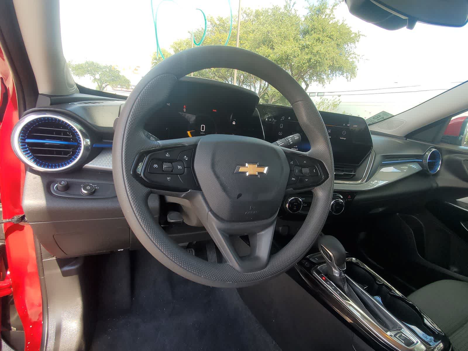 Used 2026 Chevrolet Trax LT FWD image 13