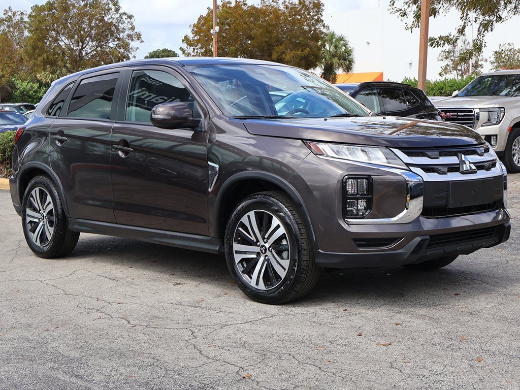 Used 2024 Mitsubishi Outlander Sport SE image 2
