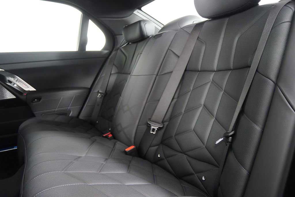 New 2026 BMW 750e xDrive w/ Executive Package image 16