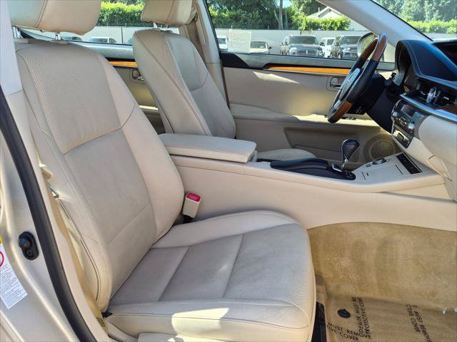Used 2013 Lexus ES 300h w/ Luxury Pkg FWD image 26