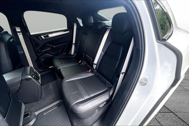 Used 2023 Porsche Cayenne Platinum Edition AWD/4WD image 25