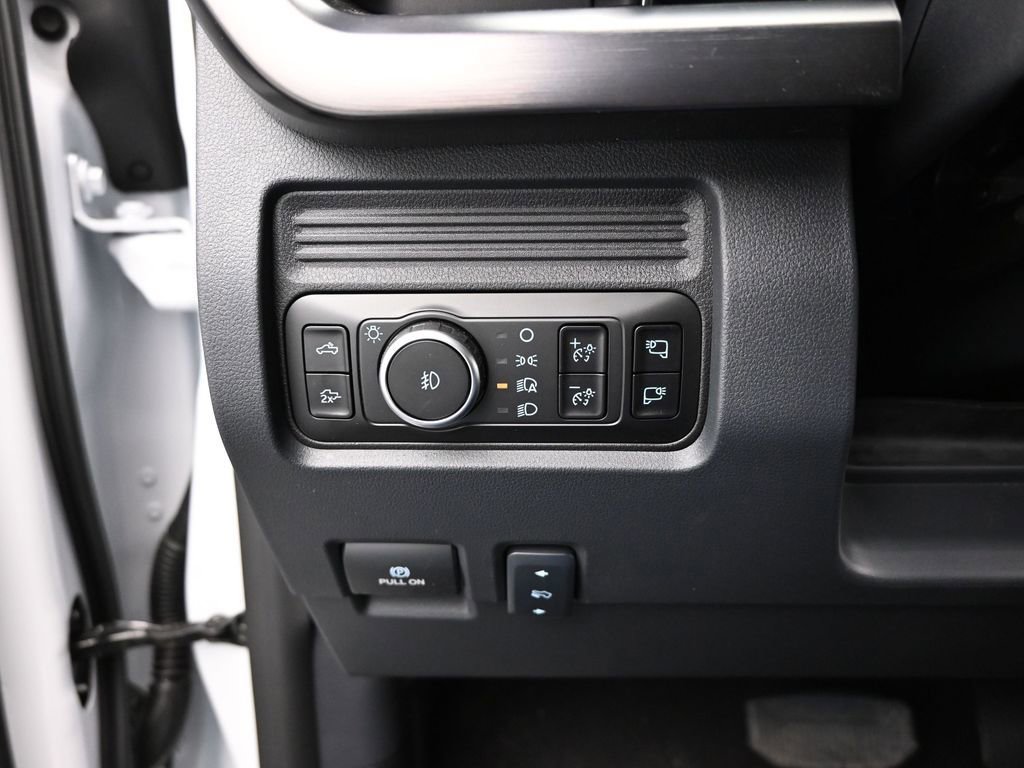 New 2026 Ford F250 Lariat w/ Black Appearance Package image 13