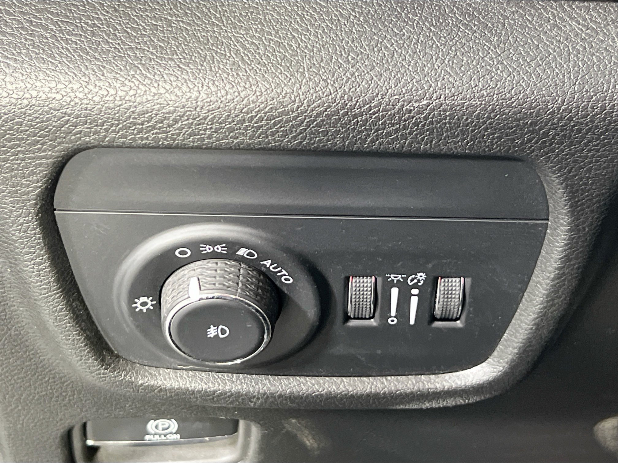 Used 2023 Jeep Grand Cherokee Limited w/ Trailer Tow Prep Group (B) AWD/4WD image 10