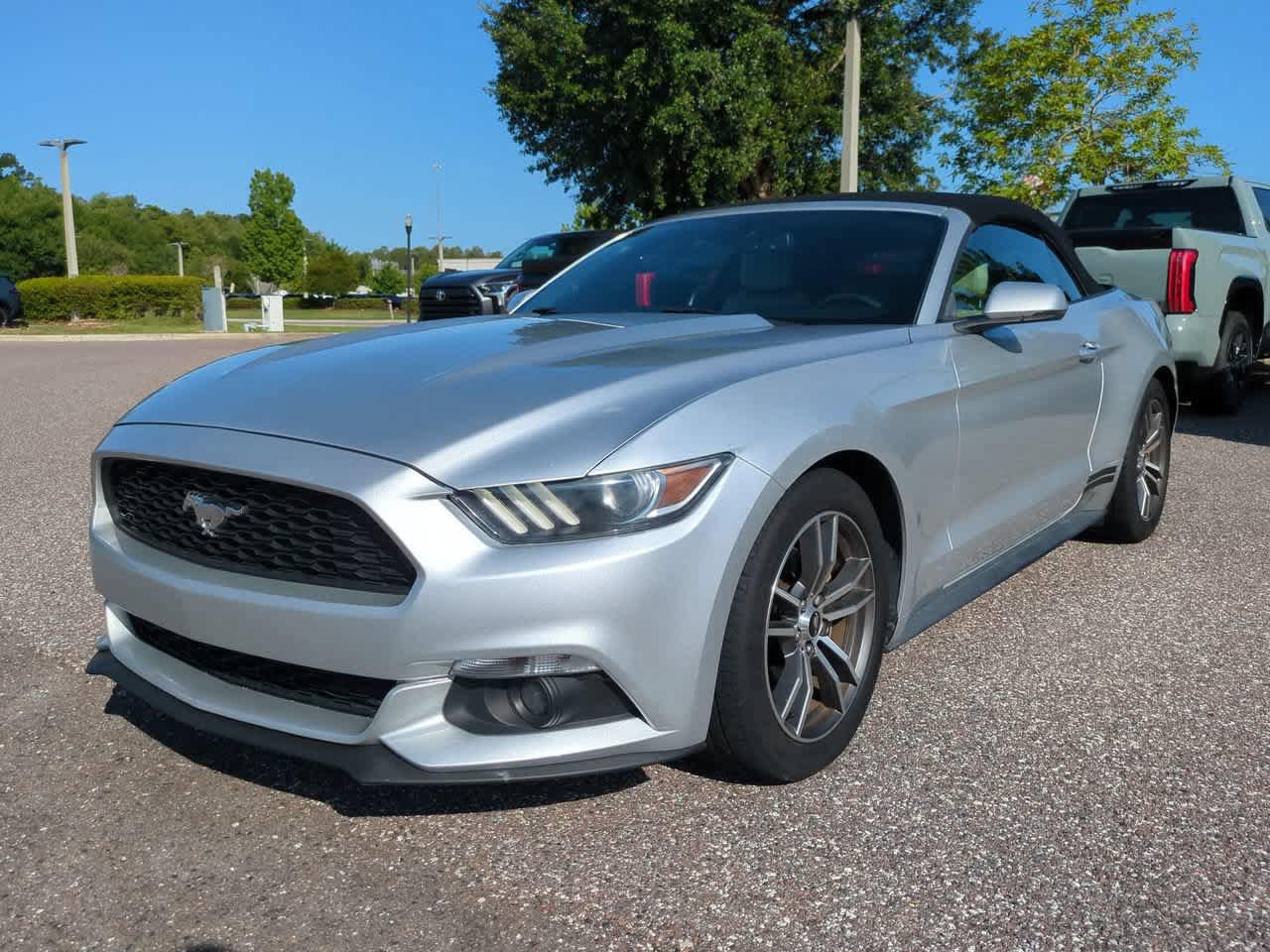 Used 2017 Ford Mustang Premium RWD image 2