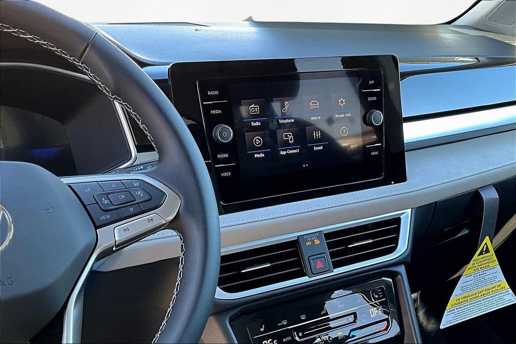 New 2026 Volkswagen Taos SE image 6