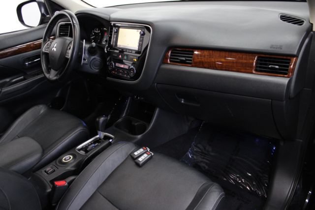 Used 2014 Mitsubishi Outlander GT AWD/4WD image 27