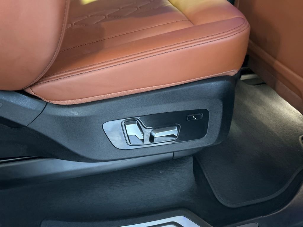 Used 2023 BMW X7 M60i w/ Executive Package image 35