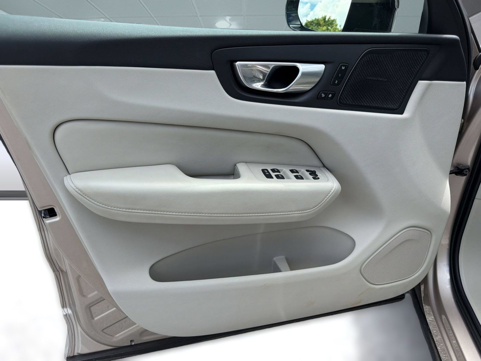 Certified 2023 Volvo XC60 B5 Plus w/ Climate Package FWD image 12