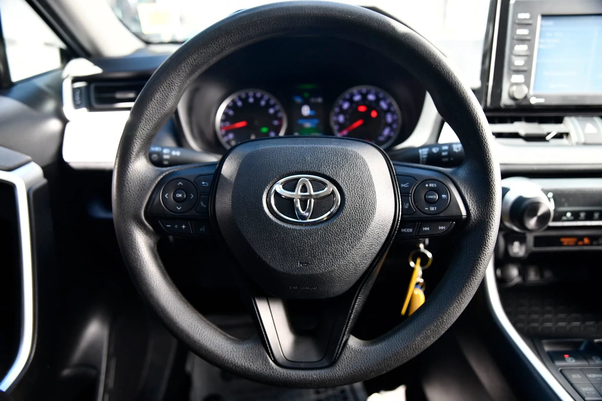 Used 2020 Toyota RAV4 LE w/ All Weather Liner Package image 17