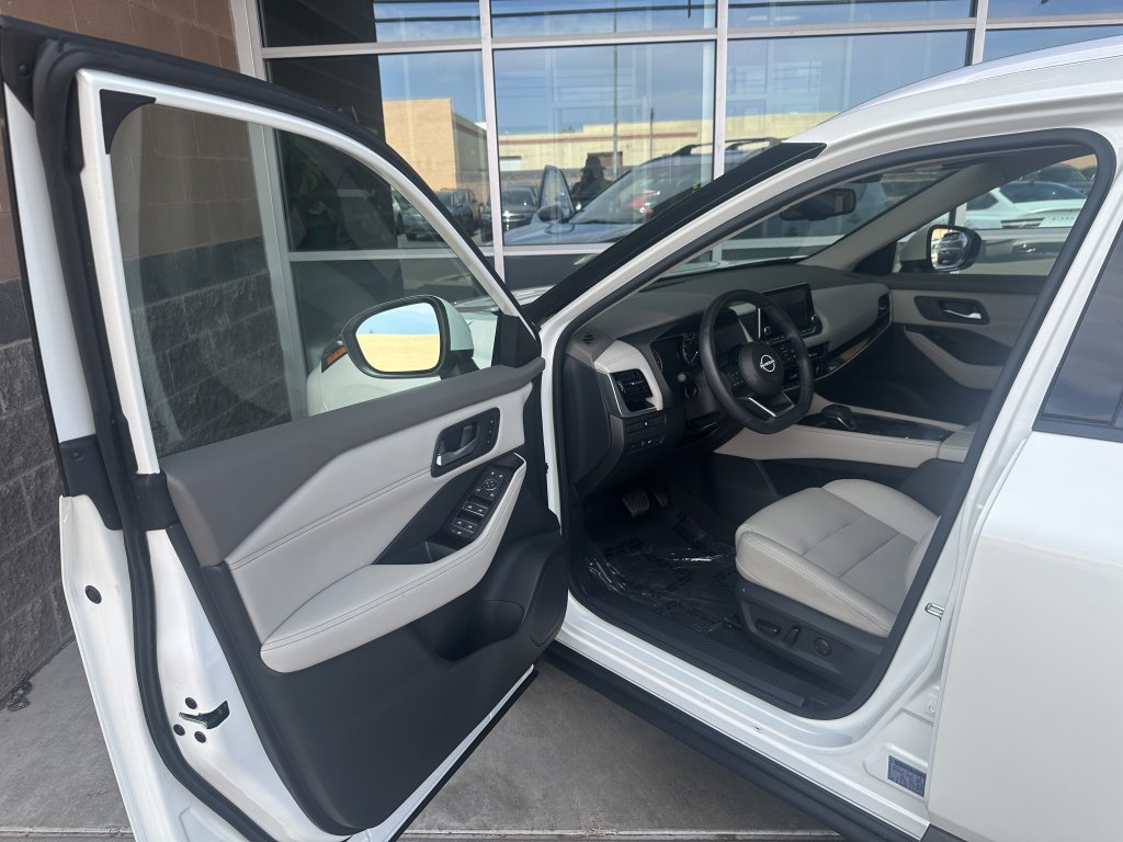 Used 2023 Nissan Rogue SL FWD image 16