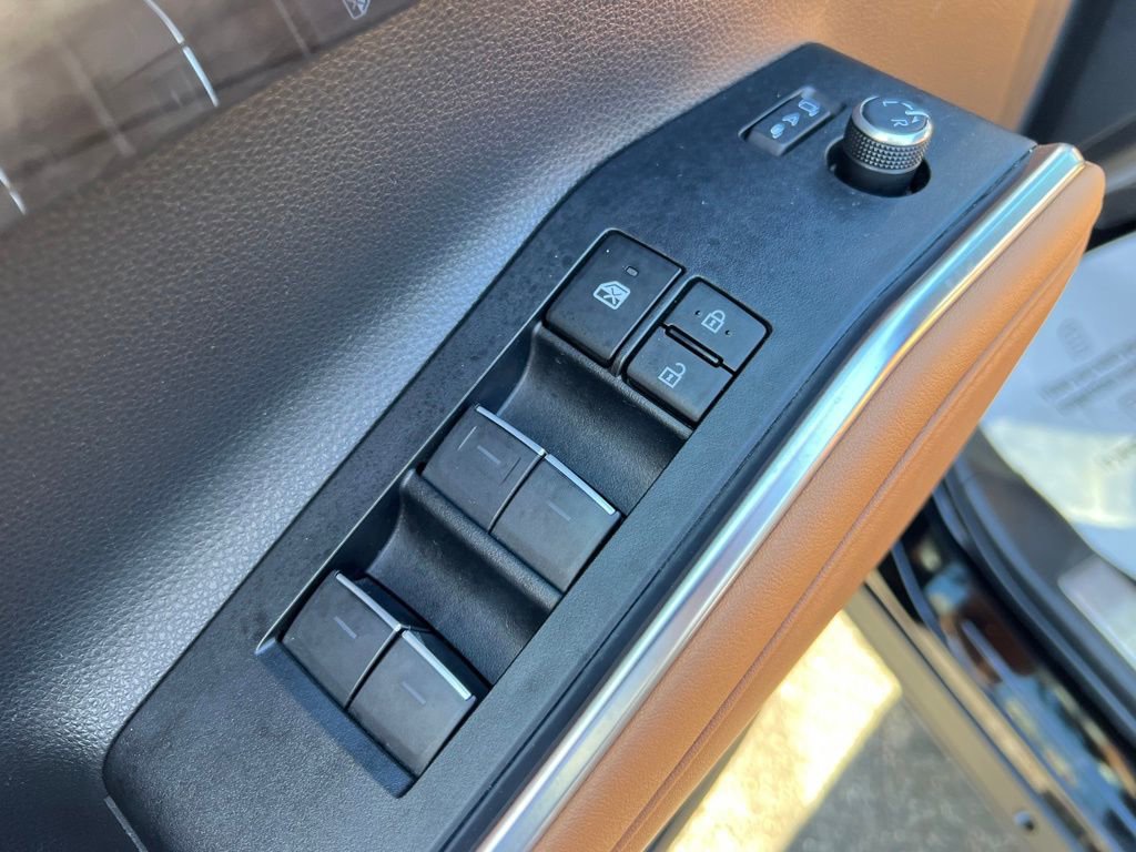 Used 2023 Toyota Highlander Platinum AWD/4WD image 42