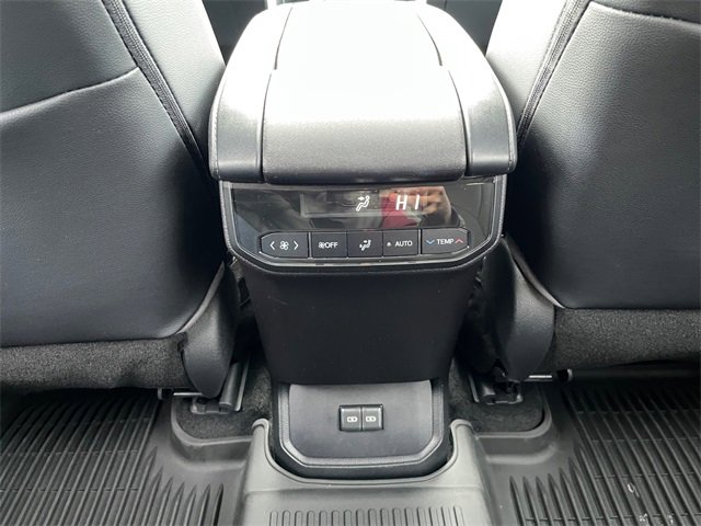 Used 2023 Toyota Highlander XLE image 24