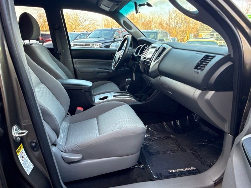 Used 2014 Toyota Tacoma 4x4 Double Cab image 17