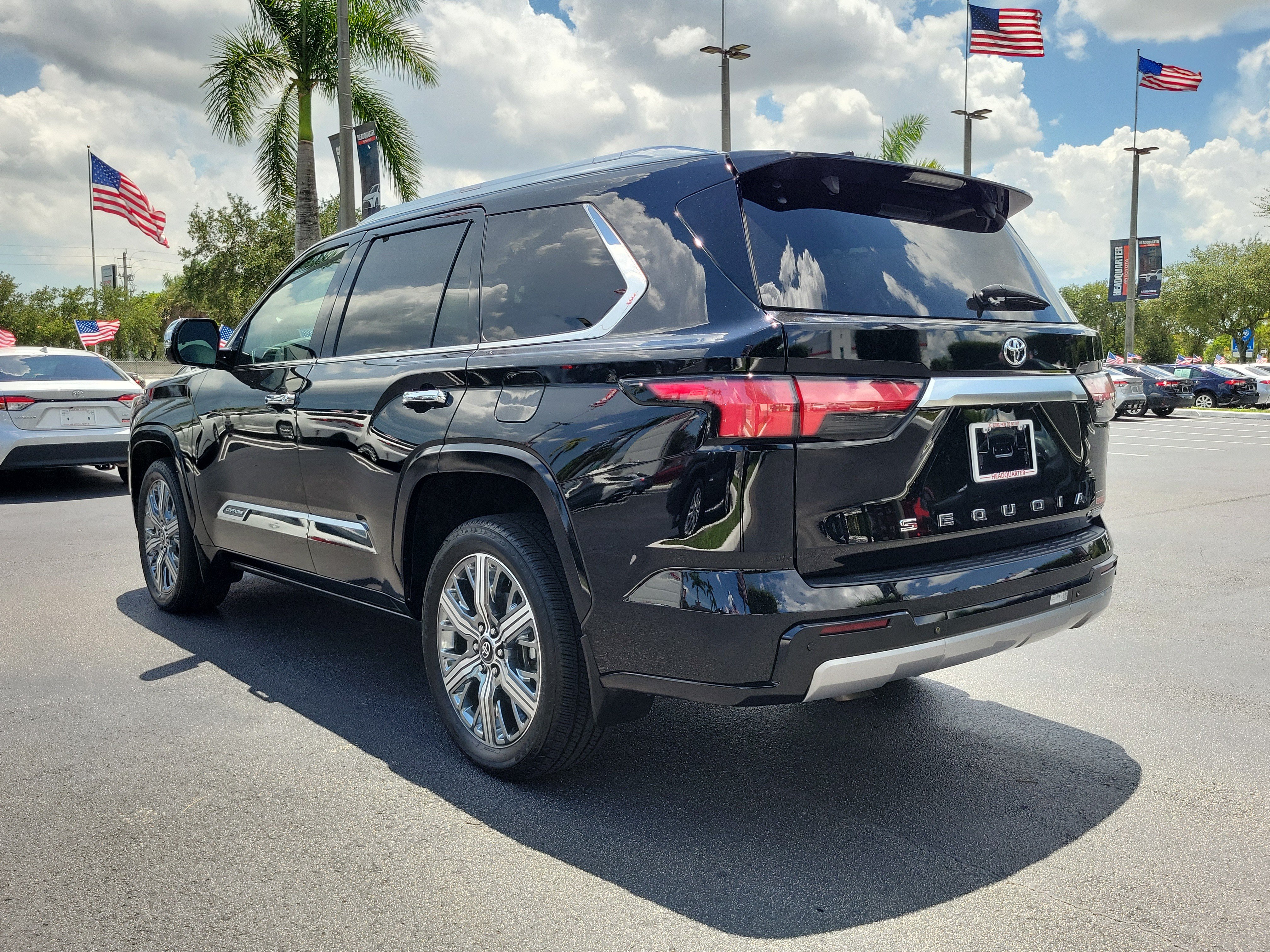 Used 2025 Toyota Sequoia Capstone AWD/4WD image 9