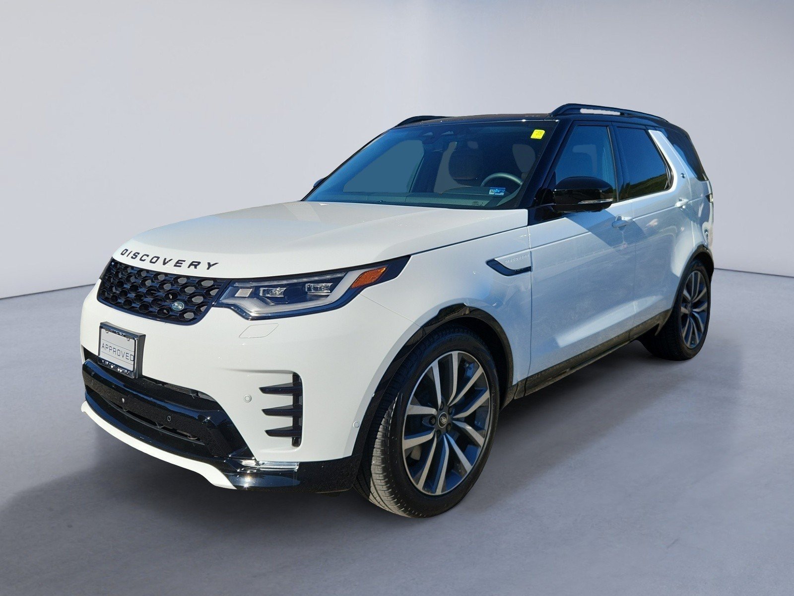 Used 2026 Land Rover Discovery Dynamic SE AWD/4WD image 1