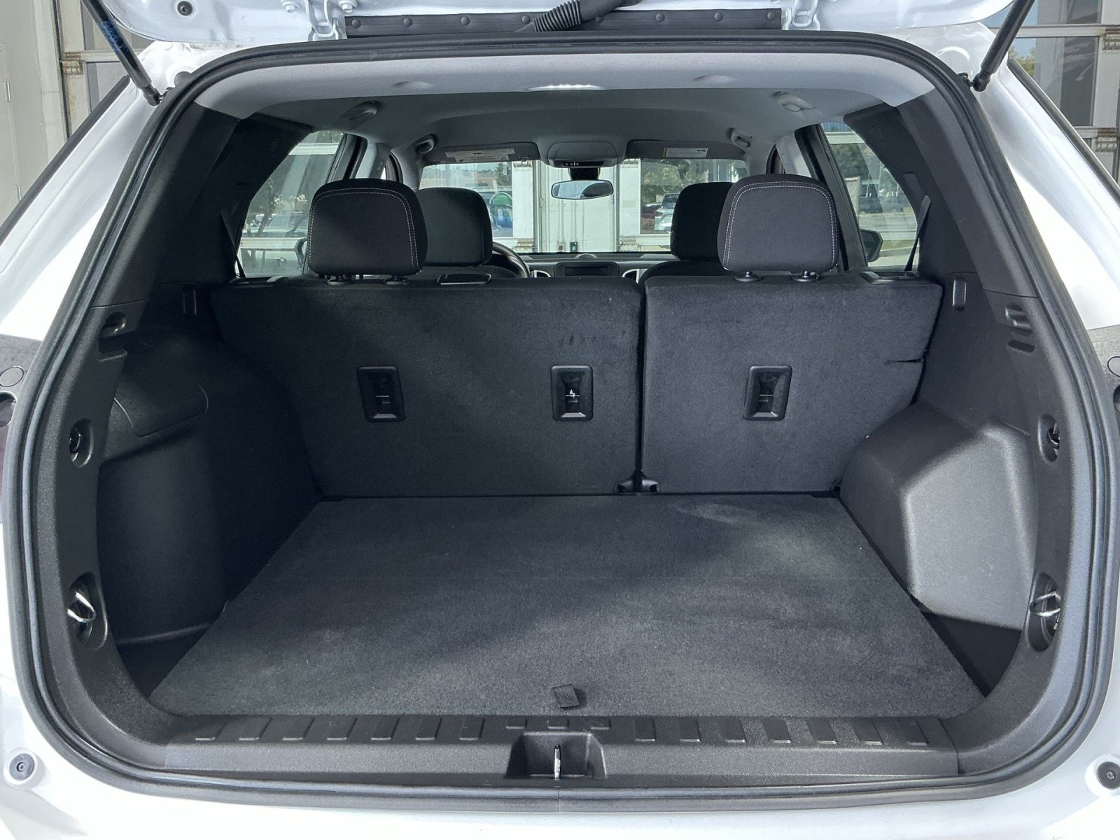 Used 2024 Chevrolet Equinox LS FWD image 25