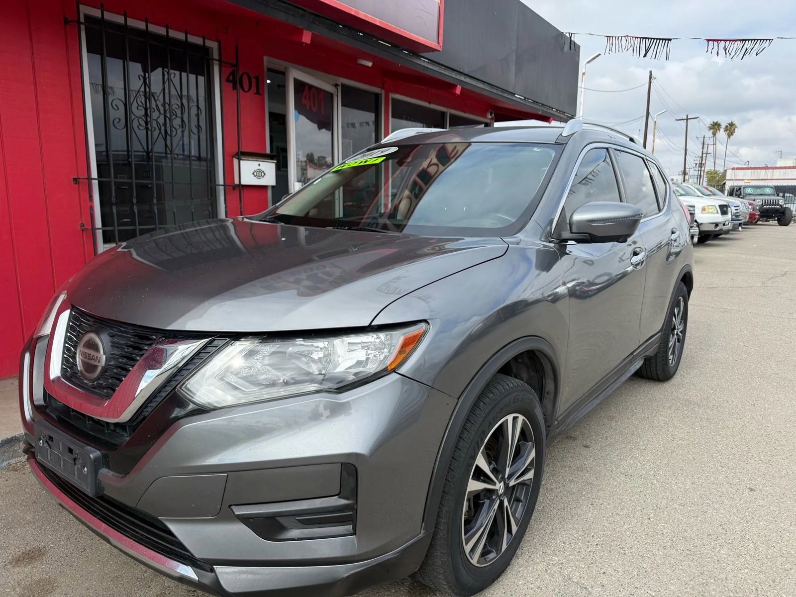 Used 2019 Nissan Rogue SV w/ Premium Package image 2