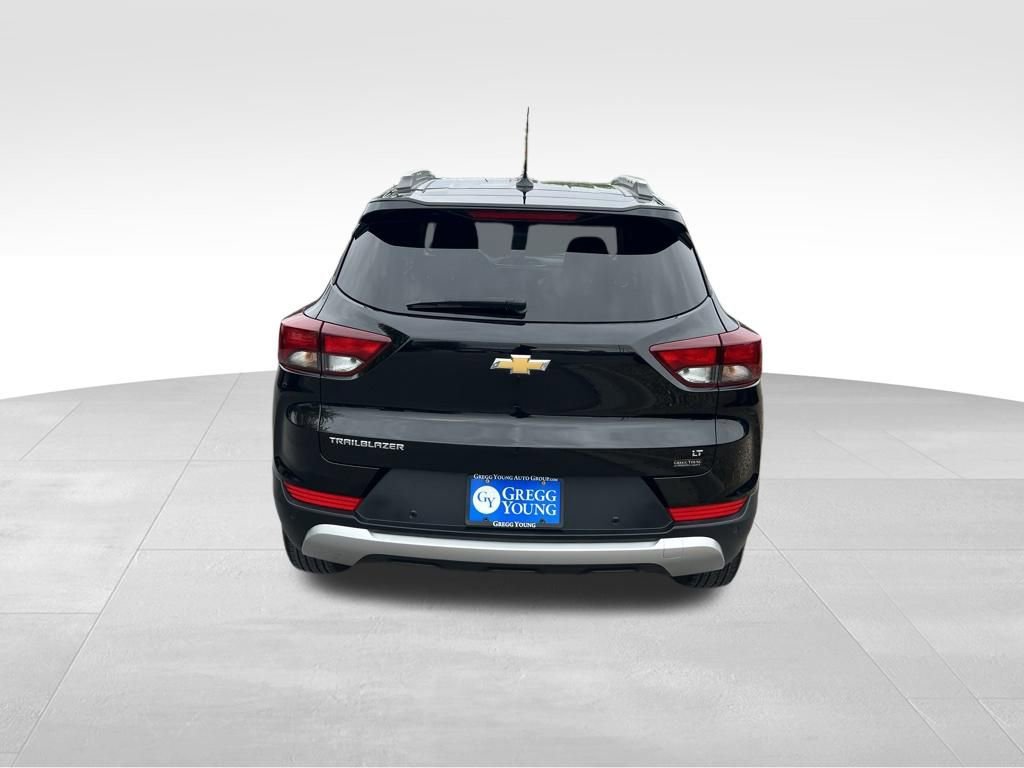 Used 2022 Chevrolet TrailBlazer LT w/ Convenience Package FWD image 4