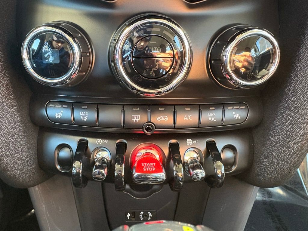 Used 2018 MINI Cooper 2-Door Hardtop image 21