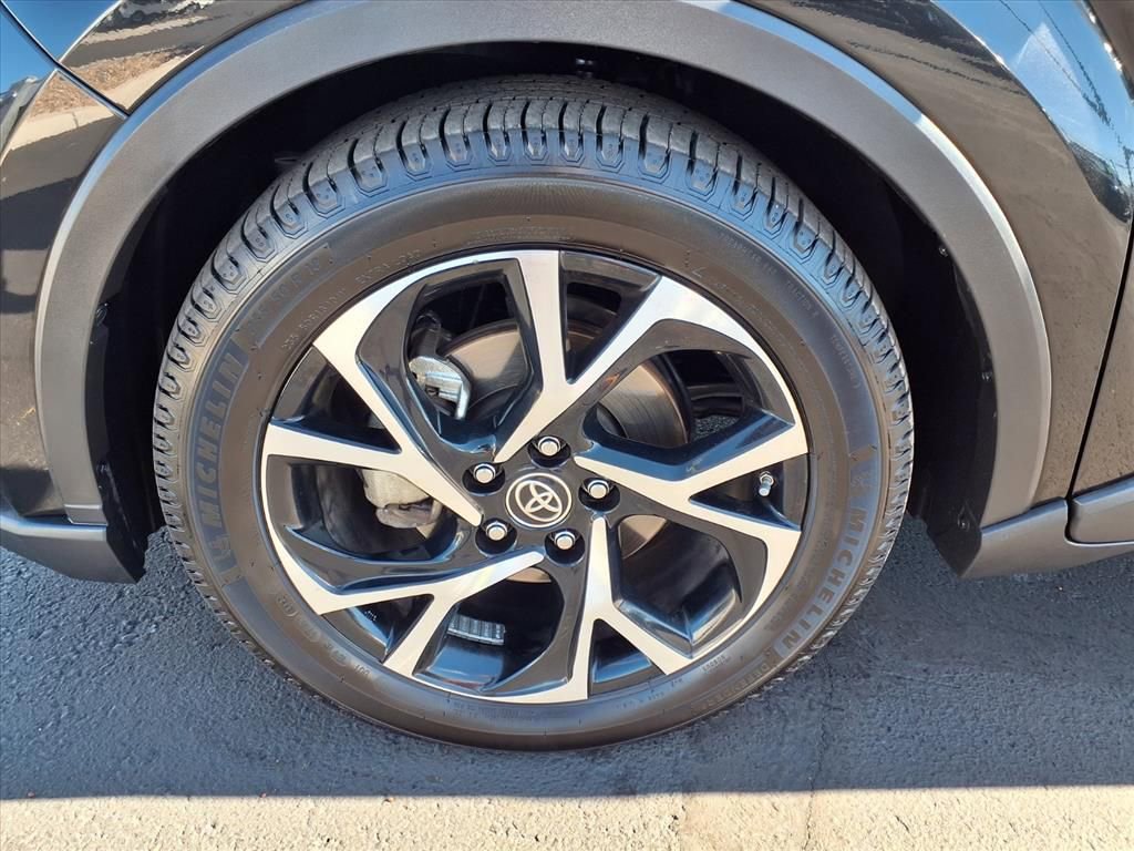 Used 2021 Toyota C-HR XLE image 15