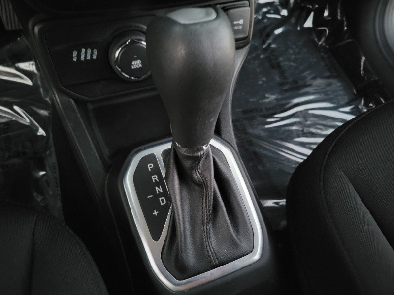 Used 2019 Jeep Renegade Latitude w/ Cold Weather Group AWD/4WD image 33