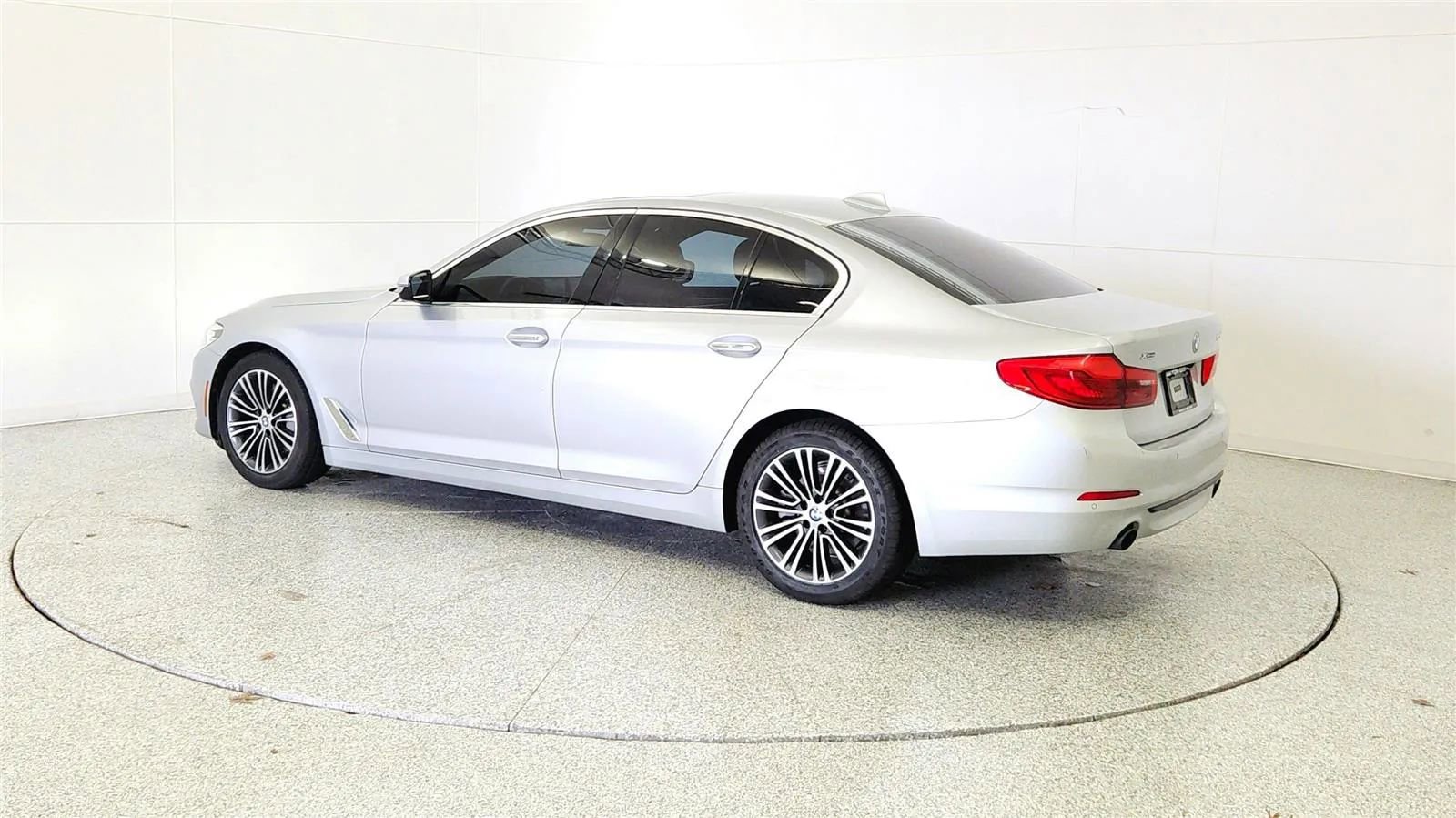 Used 2017 BMW 530i xDrive image 5