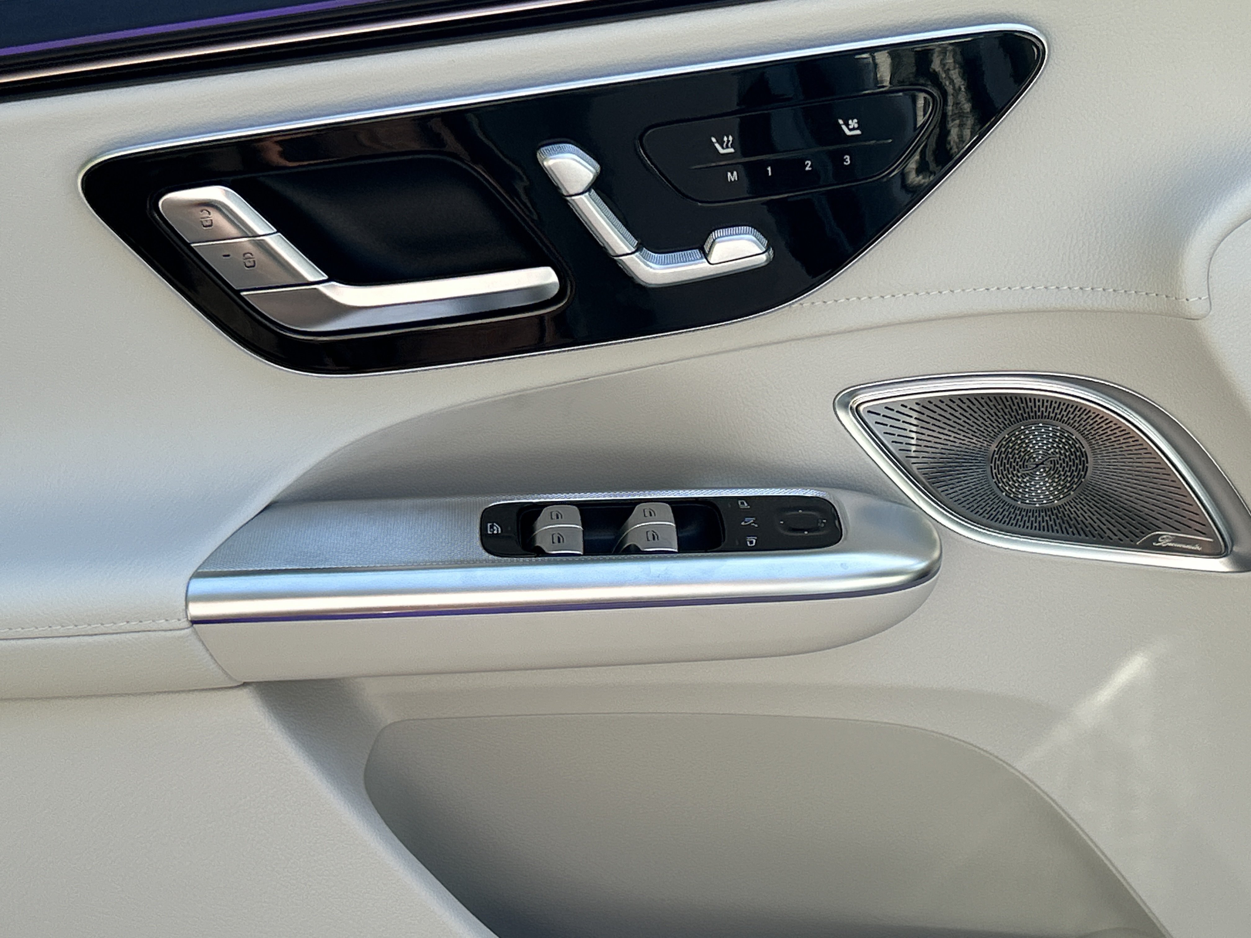 New 2026 Mercedes-Benz EQE 320 4MATIC SUV image 16