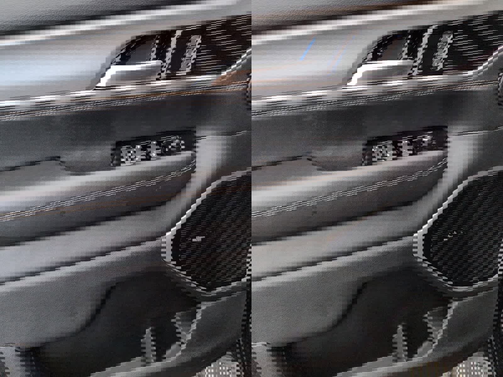 Used 2025 Jeep Wagoneer Series III w/ Premium Group I image 11