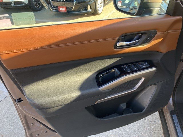 Used 2024 Nissan Pathfinder Platinum w/ Cargo Package image 10