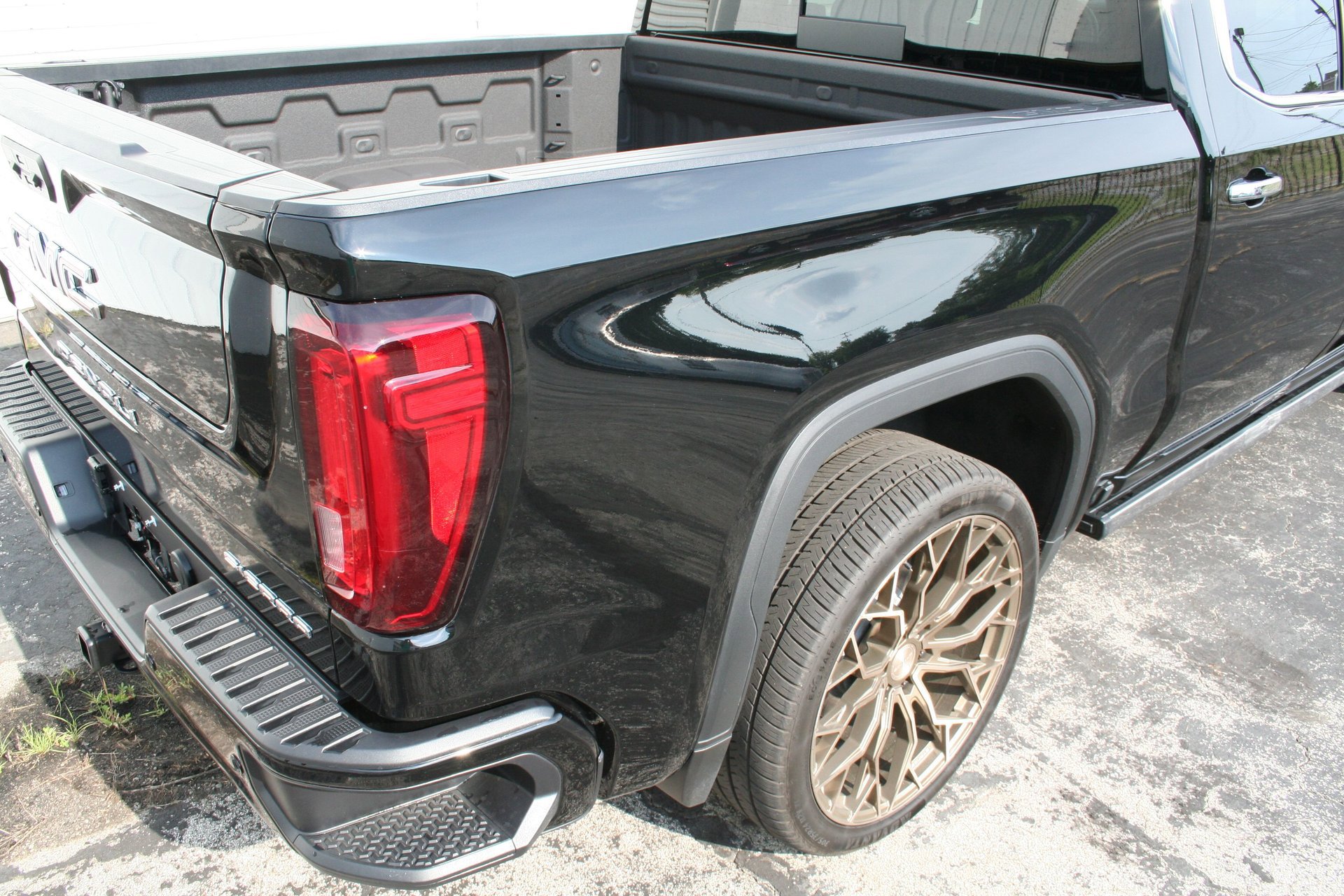 Used 2024 GMC Sierra 1500 Denali w/ Denali Reserve Package image 9