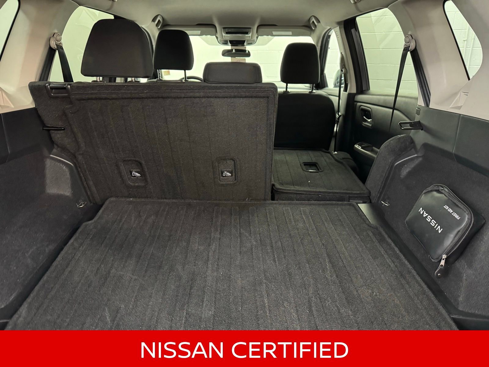 Certified 2025 Nissan Rogue SV image 40