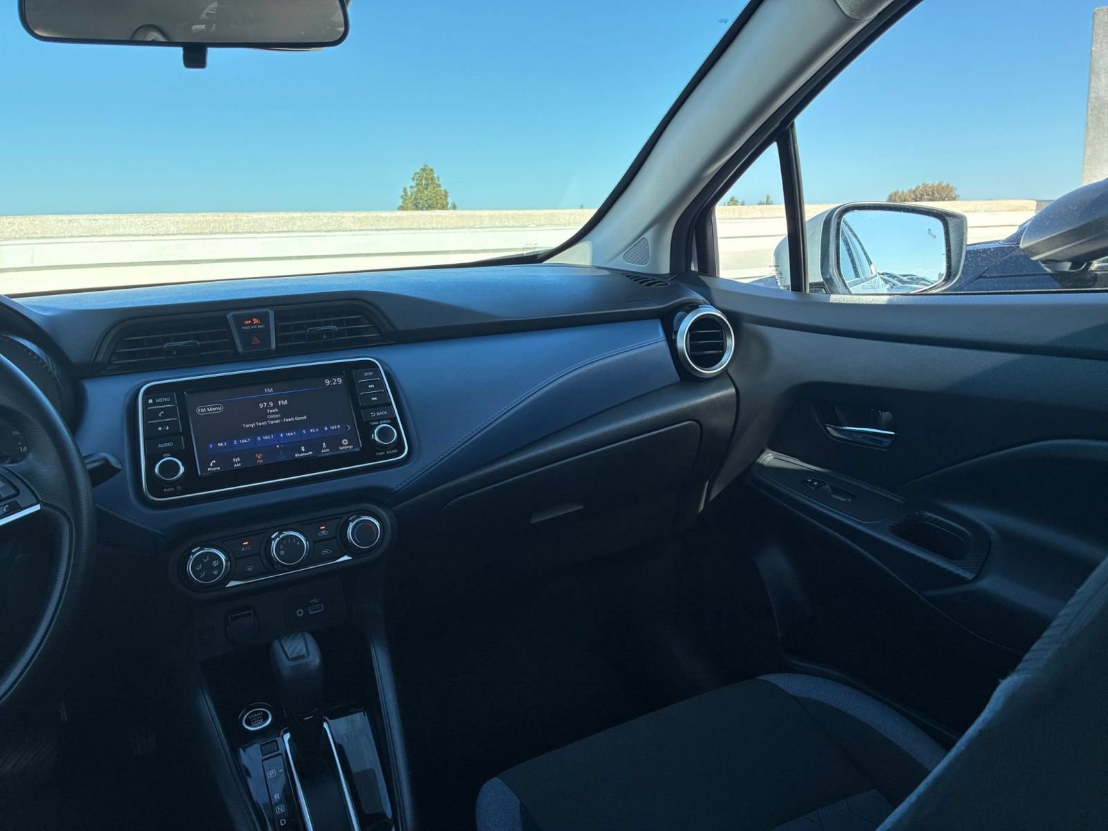 Used 2025 Nissan Versa SV FWD image 33