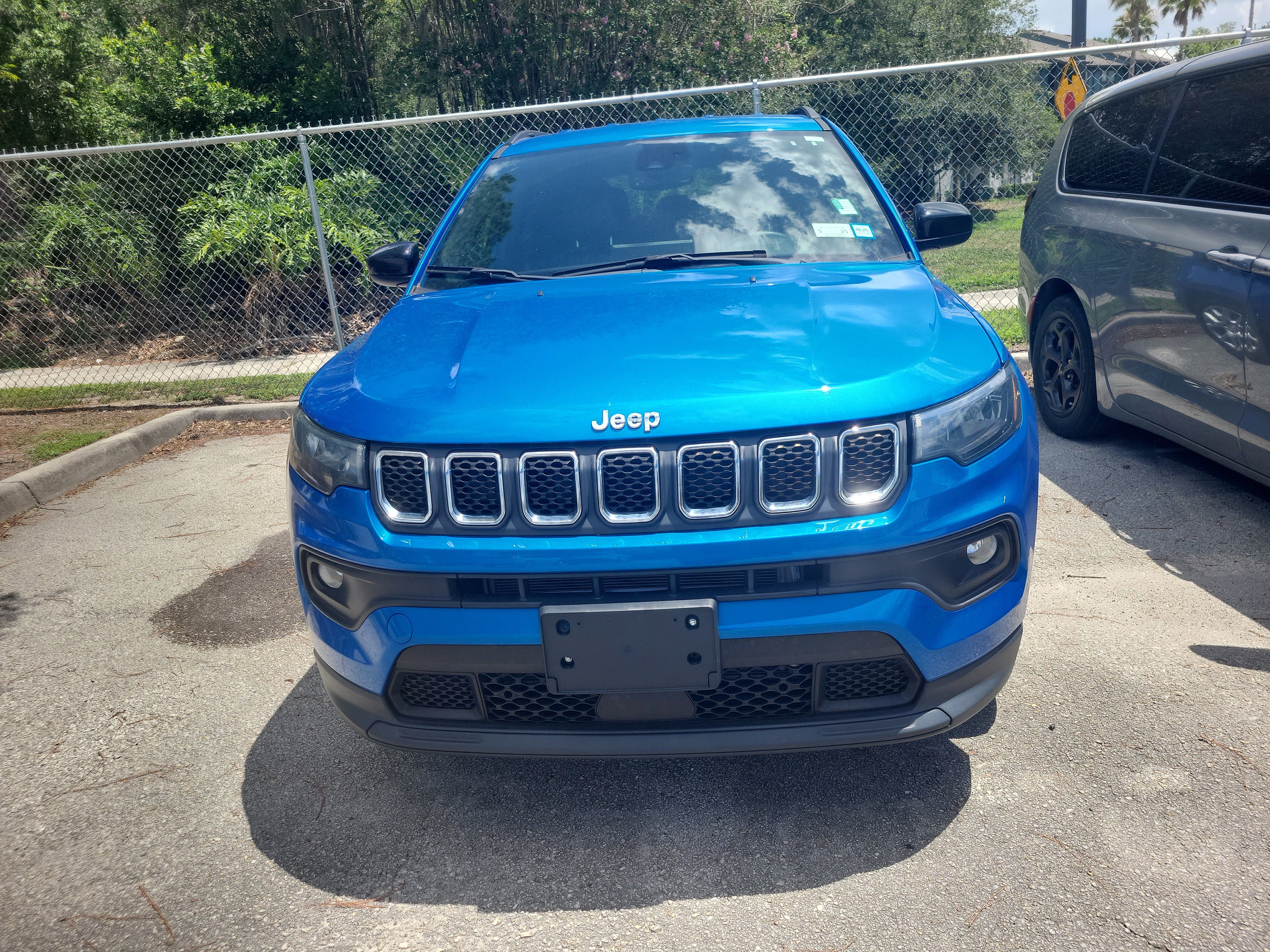 Used 2023 Jeep Compass Latitude AWD/4WD image 2