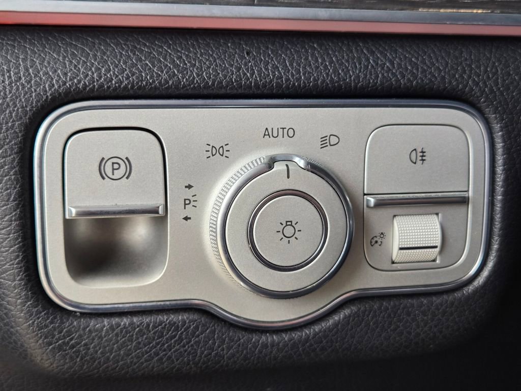 Used 2021 Mercedes-Benz GLE 350 4MATIC w/ Premium Package image 38