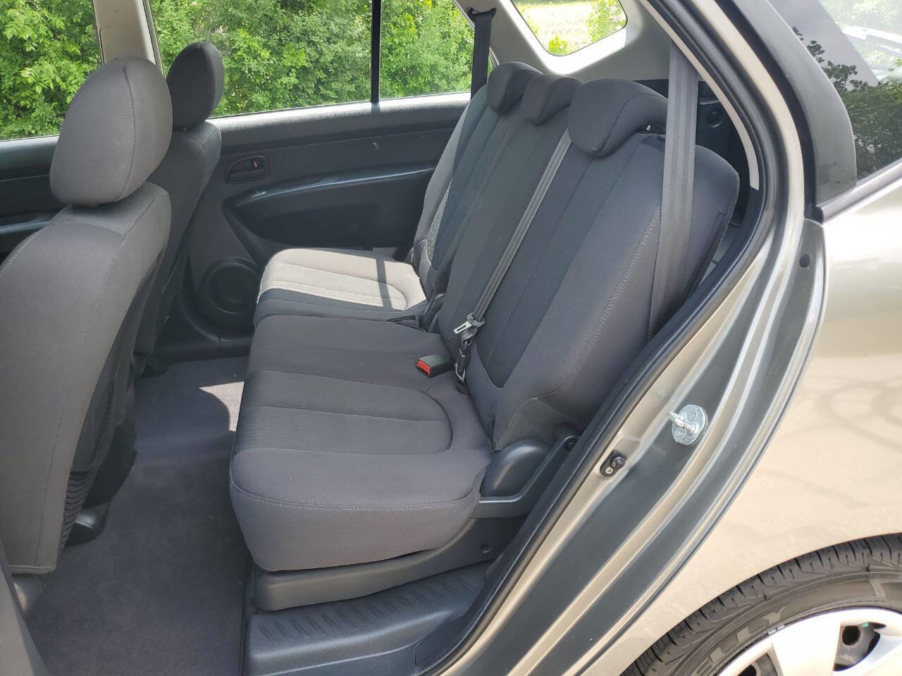 Used 2009 Kia Rondo LX image 12