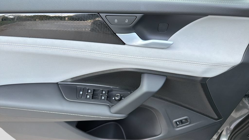 New 2026 Volkswagen Tiguan SE R-Line FWD image 31