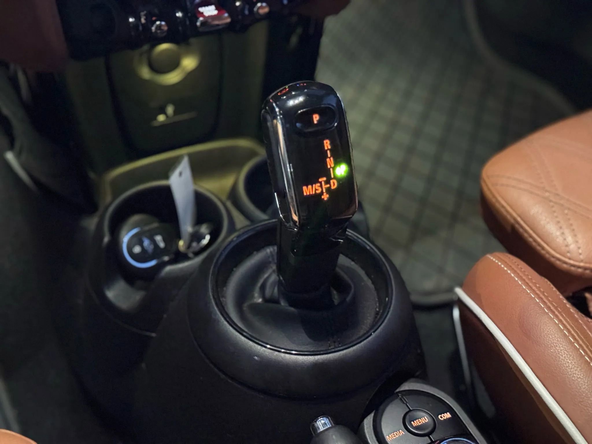 Used 2021 MINI Cooper 2-Door Hardtop w/ Signature Upholstery Package image 38