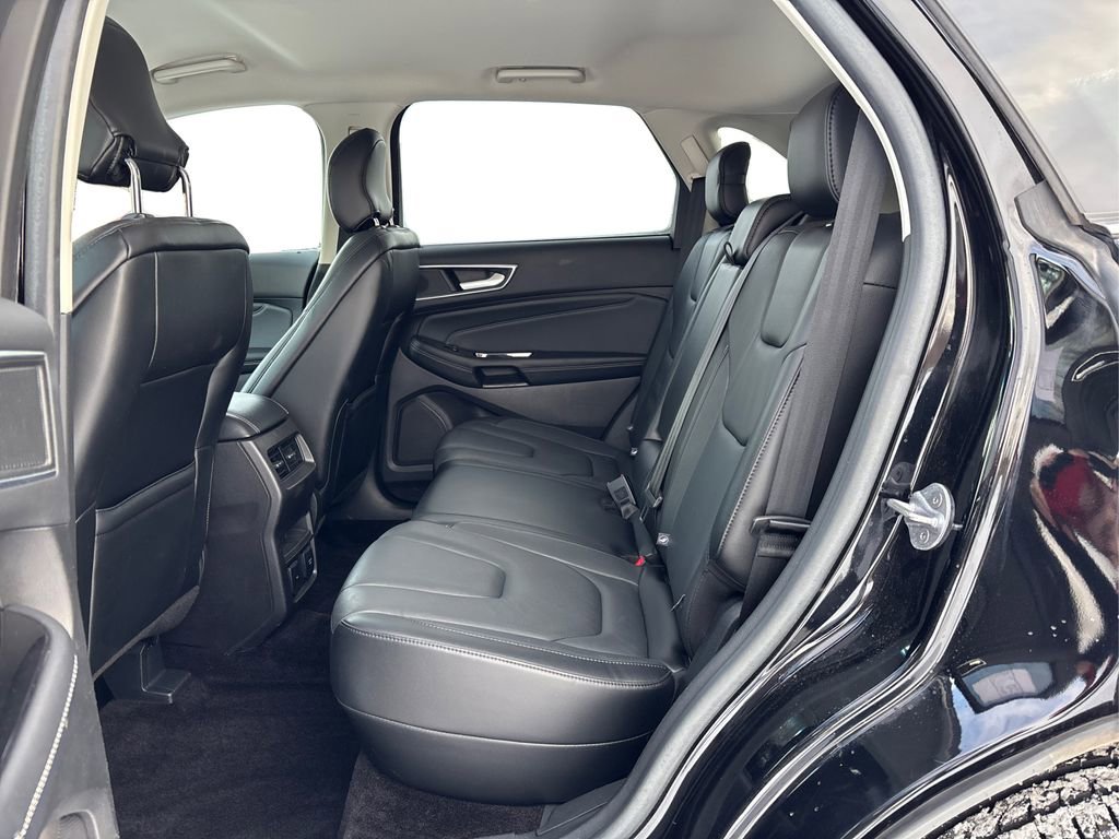 Used 2016 Ford Edge Titanium w/ Technology Package image 10