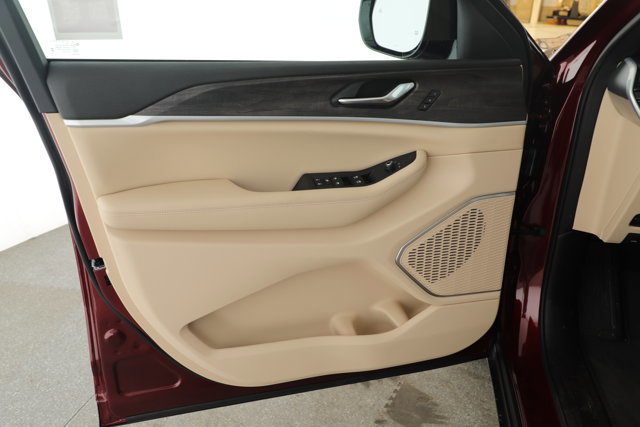 New 2026 Jeep Grand Cherokee L Limited image 8