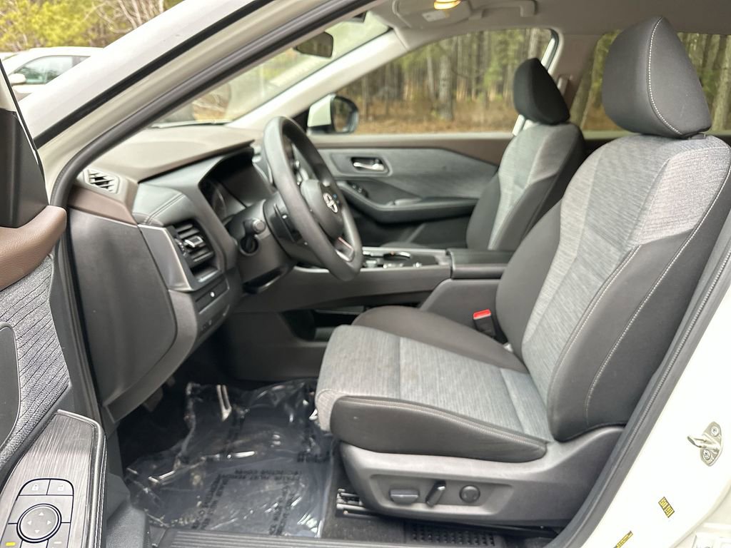 Used 2023 Nissan Rogue SV image 13