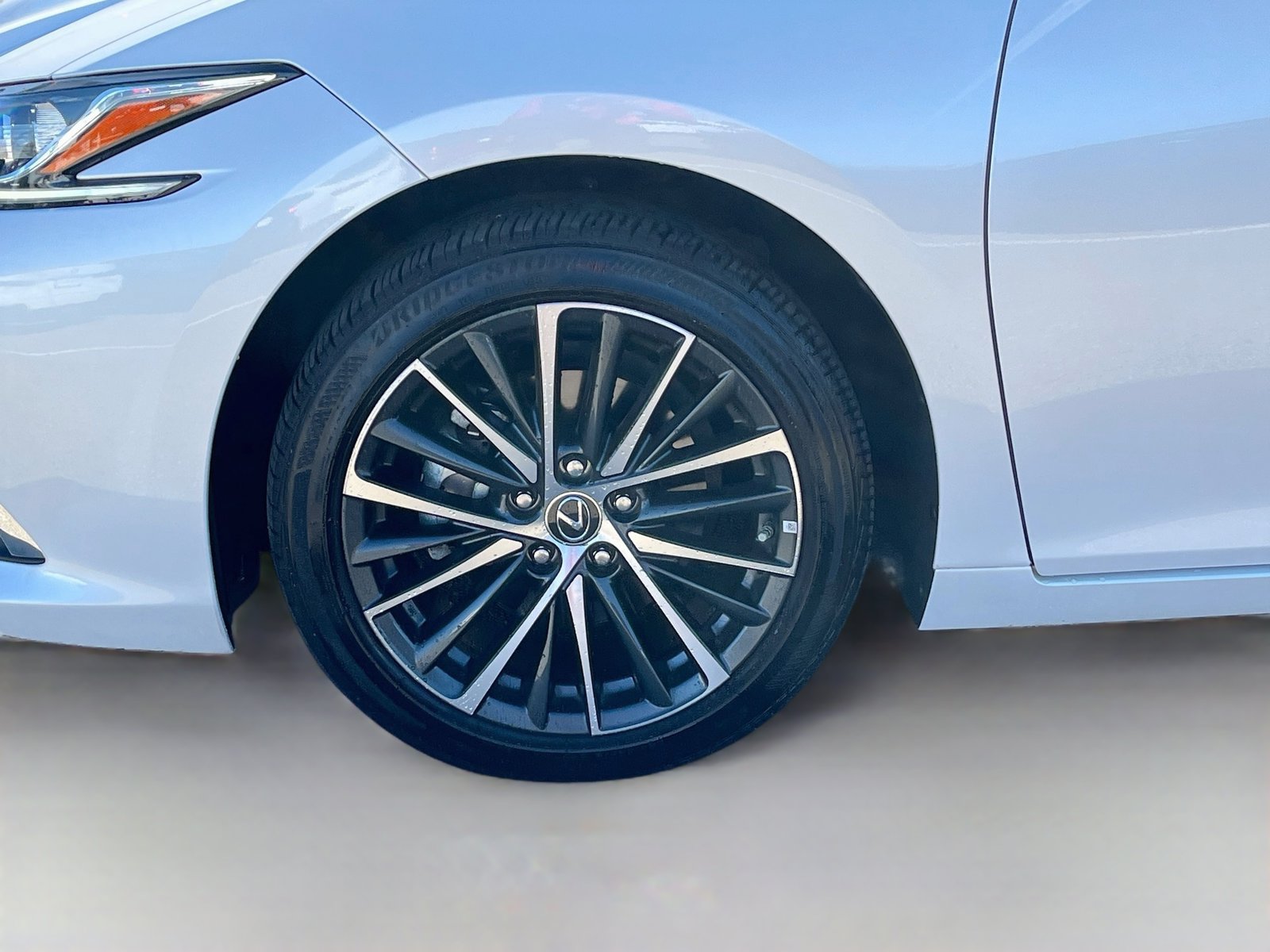 Used 2025 Lexus ES 350 w/ Premium Package FWD image 32