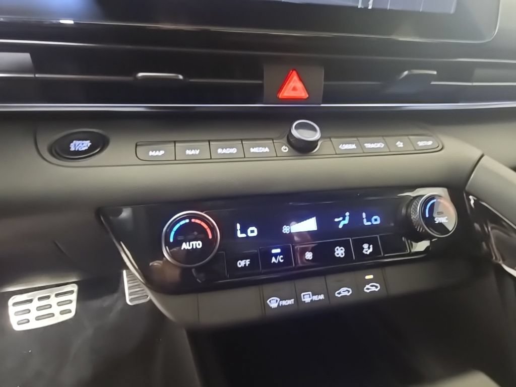 New 2025 Hyundai Elantra SEL FWD image 21