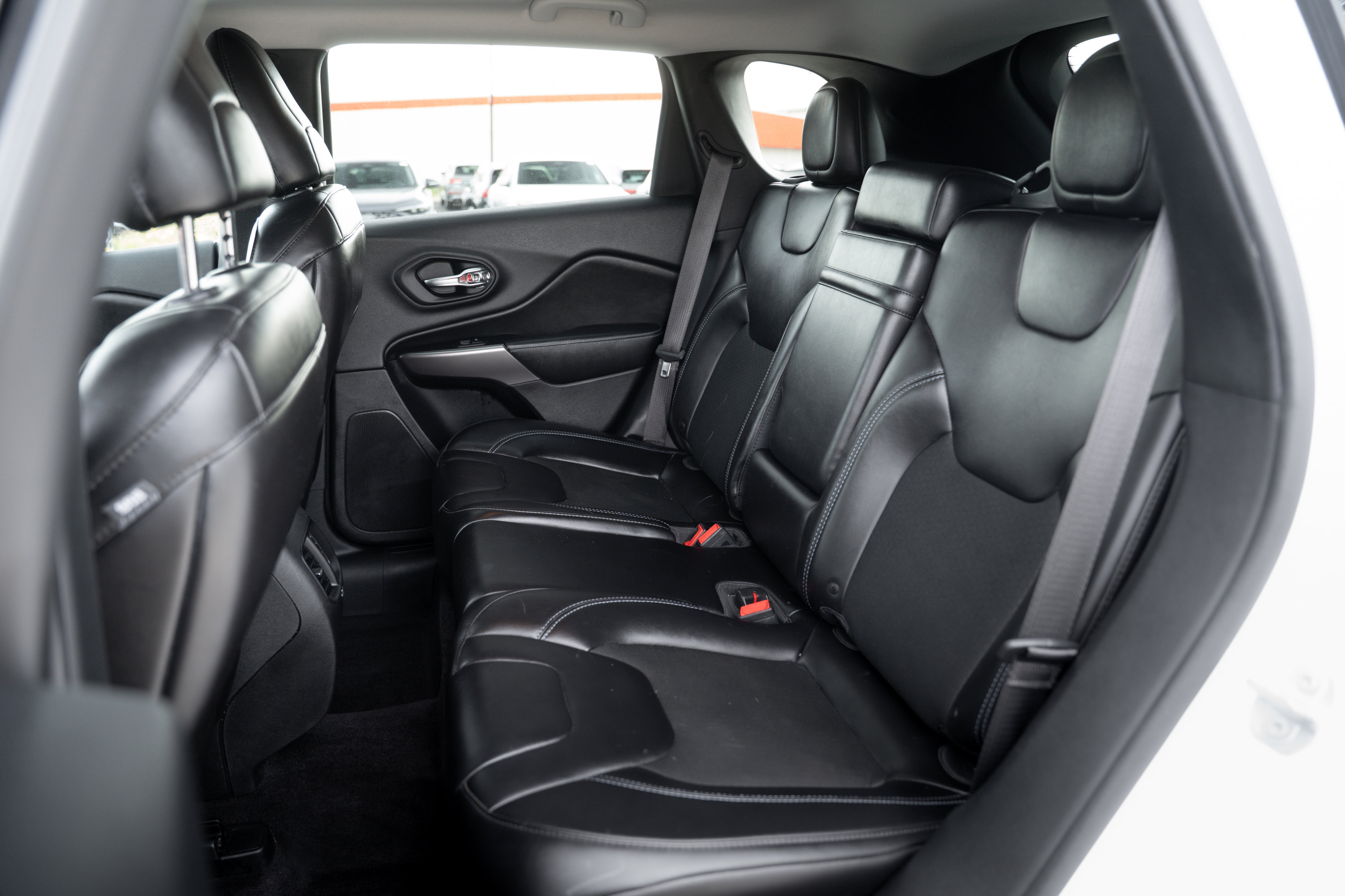 Used 2019 Jeep Cherokee Latitude Plus w/ Comfort/Convenience Group image 15