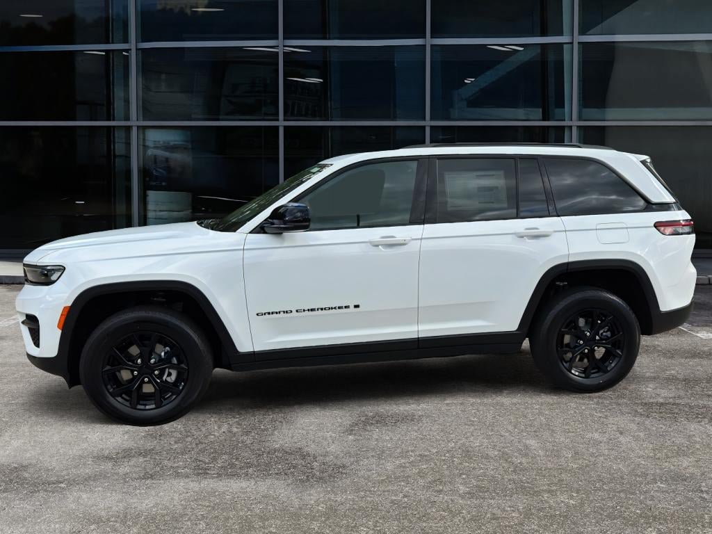 New 2025 Jeep Grand Cherokee Altitude RWD image 4